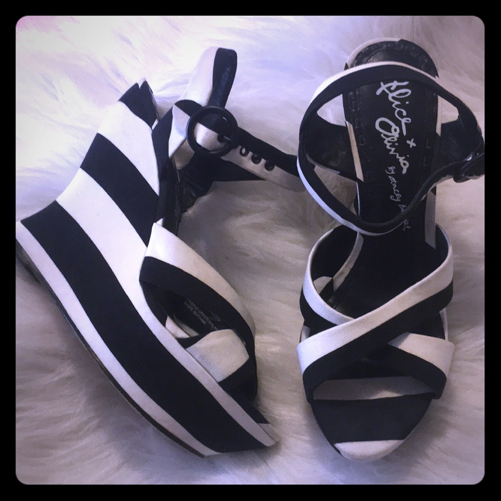 Alice Olivia wedges